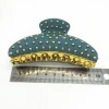 2-yuan gold-plated round bead head claw bath grab, shock-resistant plastic hair bun, practical hair clip, simple ponytail clip, headwear Application Scenario
